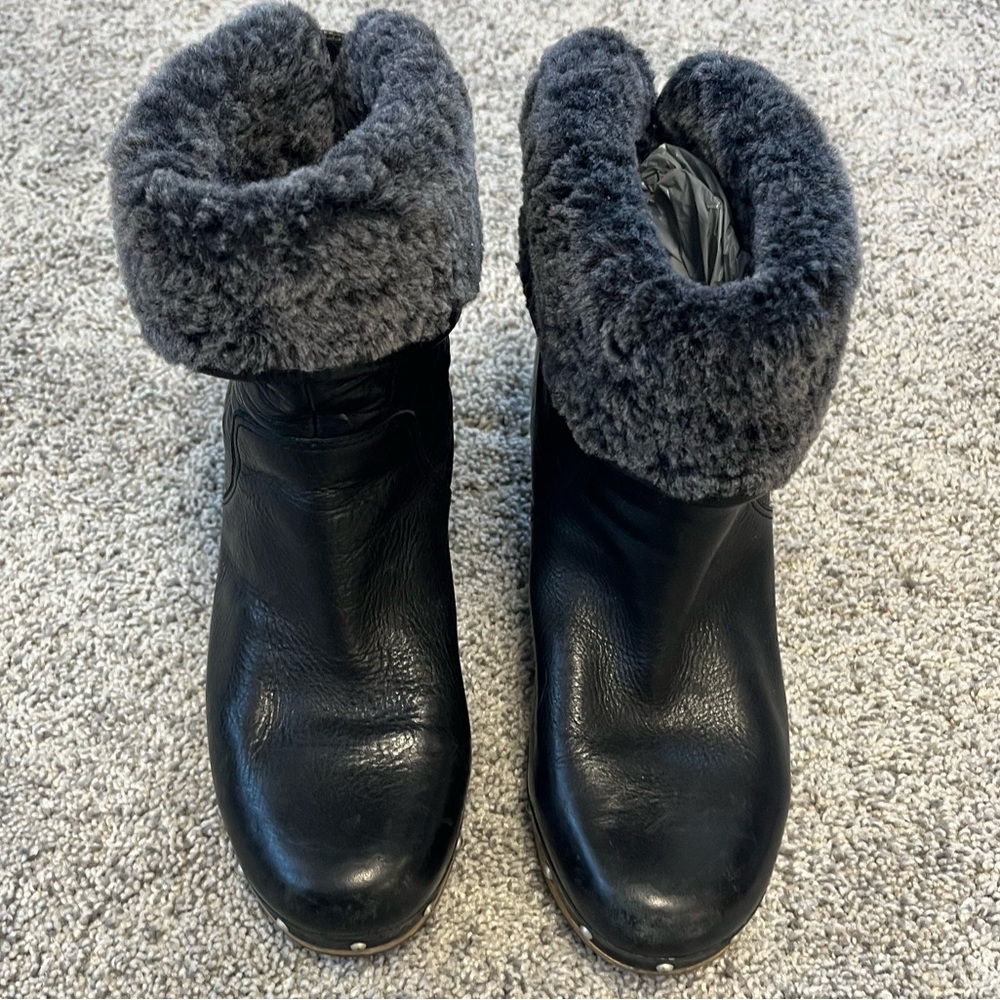 UGG Australia Black Leather Lynnea‎ Clog Boots Sz. 6
